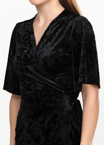 Черное кэжуал платье на запах Minimum
