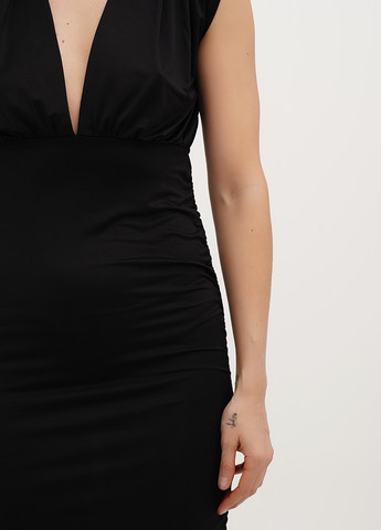 Чорна коктейльна сукня футляр Vicolo однотонна