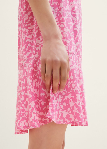 Розовое кэжуал платье Tom Tailor с рисунком