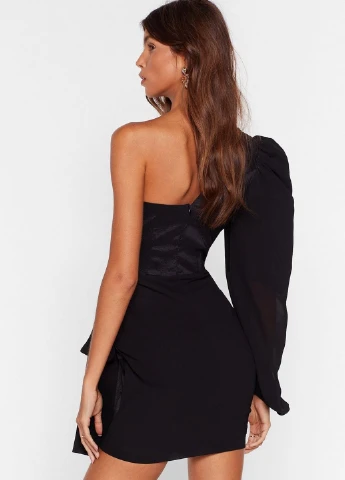 Черное кэжуал платье на одно плечо, футляр Boohoo однотонное