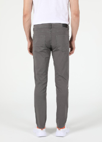 Серые джинсовые демисезонные зауженные брюки Colin's