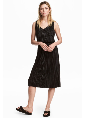 Чорна кежуал сукня плісована H&M однотонна