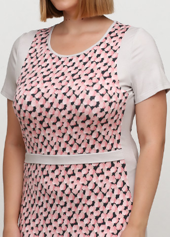 Розовое кэжуал платье футляр Алеся с абстрактным узором