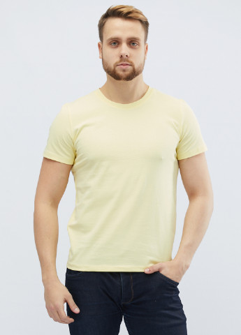 Желтая футболка Carica