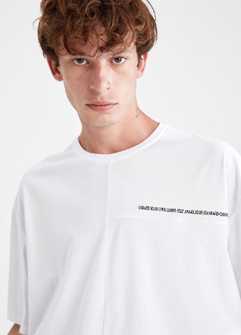 Белая демисезонная футболка DeFacto
