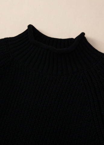 Черный демисезонный свитер SHEIN