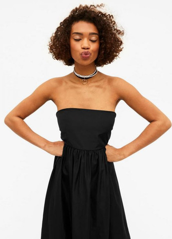 Чорна вечірня сукня з відкритими плечима, з відкритою спиною Monki однотонна