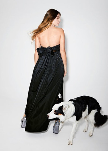 Чорна вечірня сукня з відкритими плечима, з відкритою спиною Monki однотонна