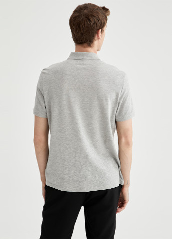Светло-серая футболка-поло для мужчин DeFacto