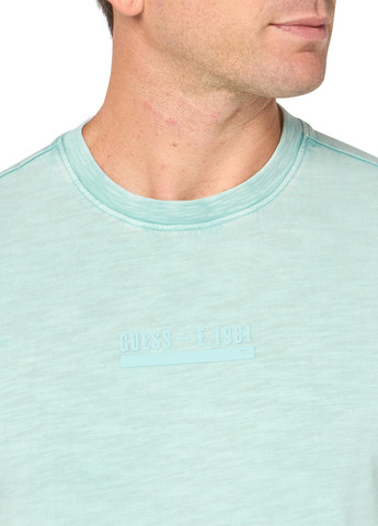 Светло-зеленая футболка Guess