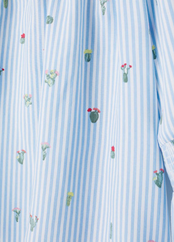 Голубая с рисунком блузка H&M демисезонная