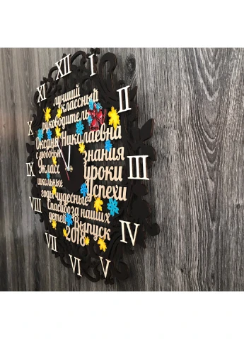 Цветные настенные часы из дерева со словами 7Arts (253567353)