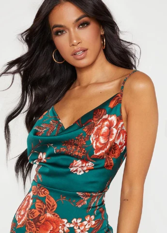 Смарагдова кежуал сукня PrettyLittleThing троянди