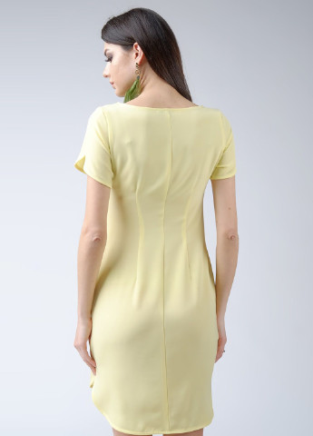 Желтое кэжуал платье платье-футболка Pink однотонное