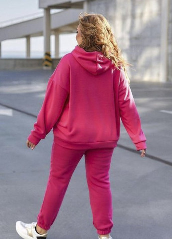 Спортивний костюм жіночий на флісі рожевого кольору батал Let's Shop (255275598)