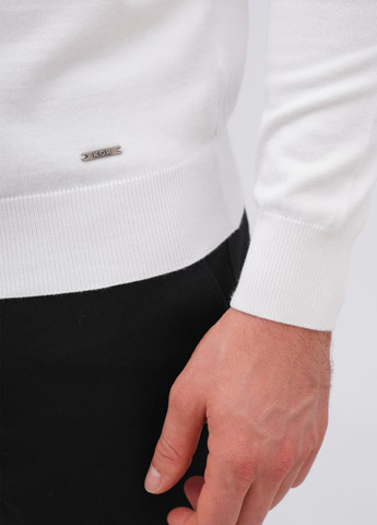 Білий демісезонний светр K.O.R