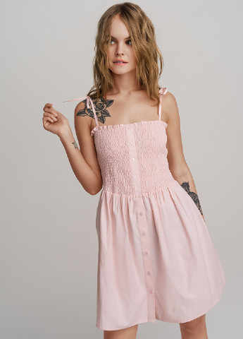 Светло-розовое кэжуал платье с открытыми плечами befree