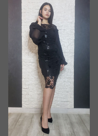 Чорна коктейльна сукня футляр Wera Berto однотонна