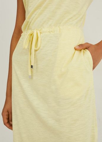 Желтое кэжуал платье футляр C&A меланжевое