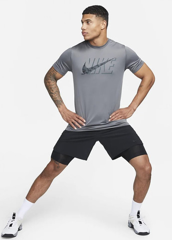 Сіра футболка Nike Nike Dri-FIT