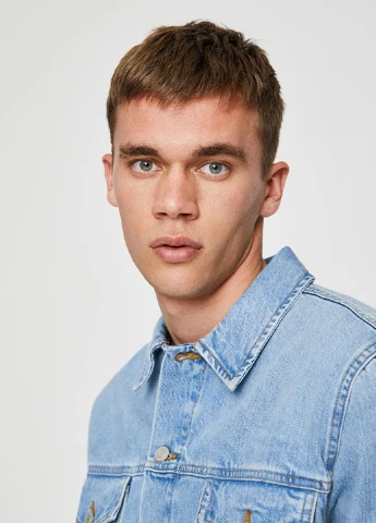 Блакитна демісезонна куртка Pull & Bear