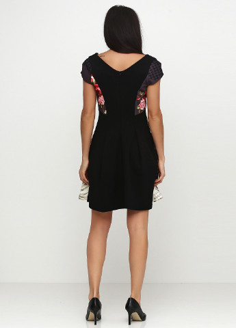 Комбинированное кэжуал платье Rinascimento с абстрактным узором