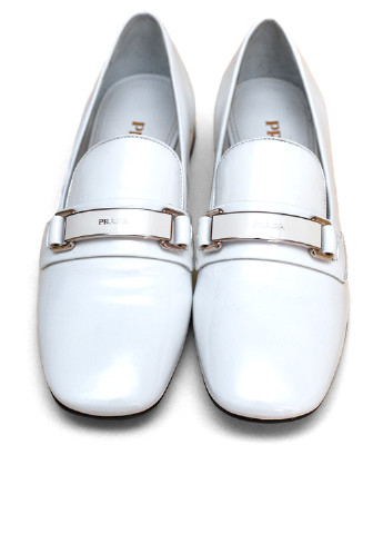 Туфли Prada на низком каблуке с логотипом