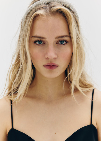 Черное кэжуал платье а-силуэт, баллон H&M однотонное