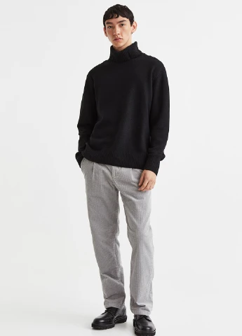 Чорний зимовий светр H&M