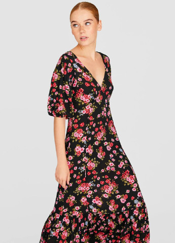 Черное кэжуал платье Stradivarius с цветочным принтом