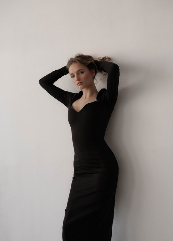 Чорна вечірня чорна облягаюча сукня міді boyfriend Lipinskaya Brand однотонна
