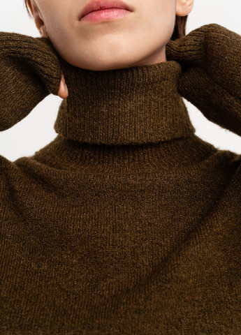 Оливковый (хаки) демисезонный свитер befree