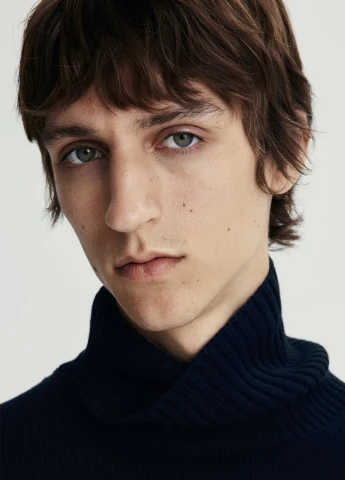 Темно-синій демісезонний светр H&M