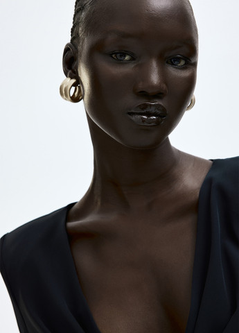 Черное кэжуал платье H&M однотонное