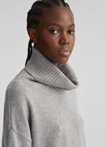Серый демисезонный свитер Gant