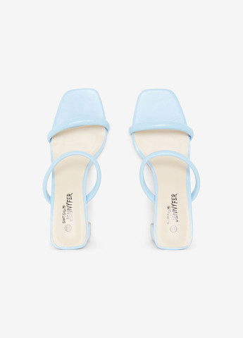 Голубые шлепанцы Jennyfer