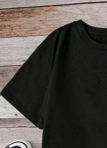 Черная летняя футболка SHEIN