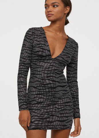 Черное кэжуал платье футляр H&M с абстрактным узором