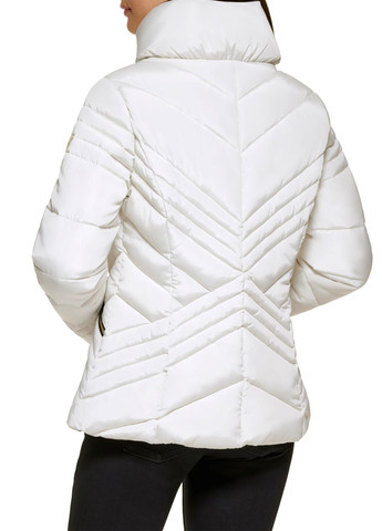 Молочная зимняя куртка Guess