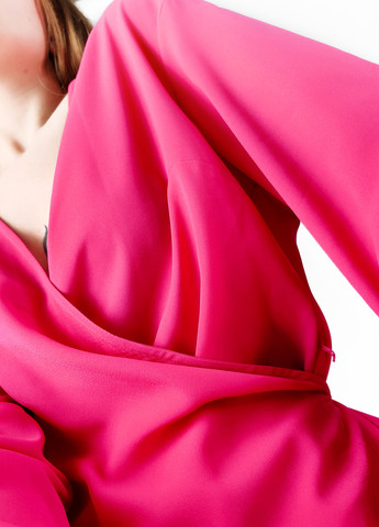 Рожева демісезонна блуза на запах Monki