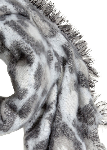 Шарф H&M абстрактный серый кэжуал