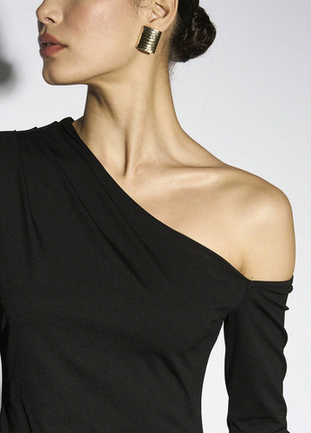 Черное вечернее платье на одно плечо SHEIN однотонное