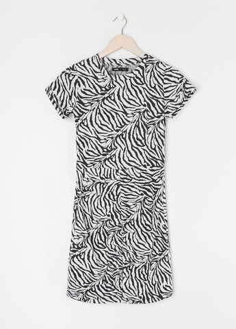 Черно-белое кэжуал платье платье-футболка Sinsay зебра