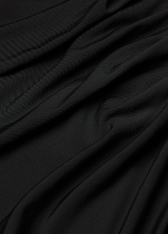 Черное кэжуал платье платье-комбинация H&M однотонное