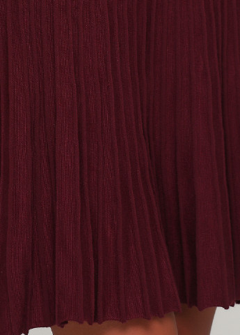 Бордовое кэжуал платье плиссированное Laura Scott однотонное