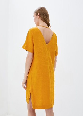 Оранжевое кэжуал платье с открытой спиной Silence однотонное