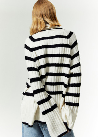 Белый зимний свитер H&M