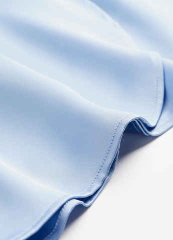 Голубое деловое, кэжуал платье на запах H&M однотонное