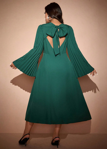 Темно-зеленое коктейльное, вечернее платье с открытой спиной SHEIN однотонное