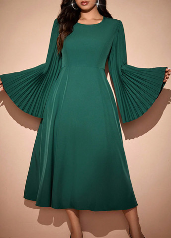 Темно-зеленое коктейльное, вечернее платье с открытой спиной SHEIN однотонное